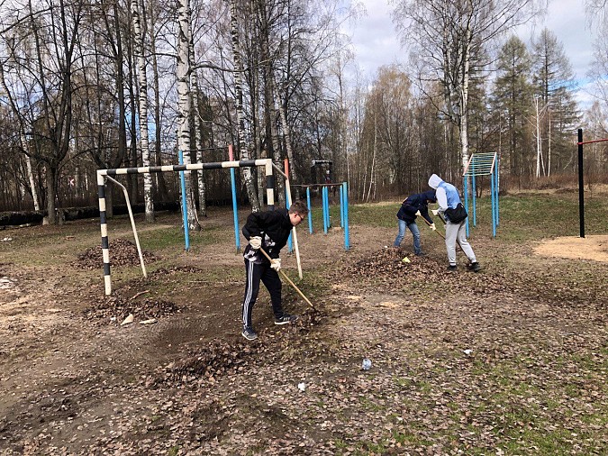 Территорию парка у Клуба юных моряков очистили от мусора фото 2