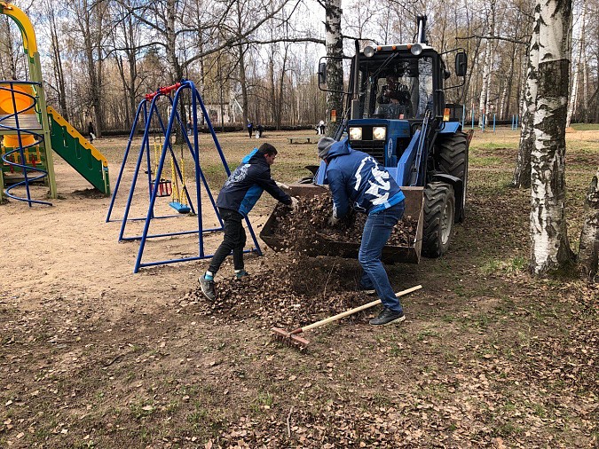 Территорию парка у Клуба юных моряков очистили от мусора фото 3