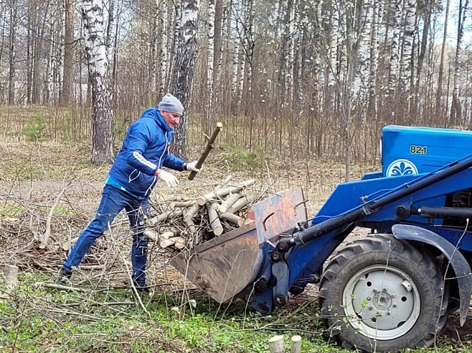 Территорию парка у Клуба юных моряков очистили от мусора фото 5