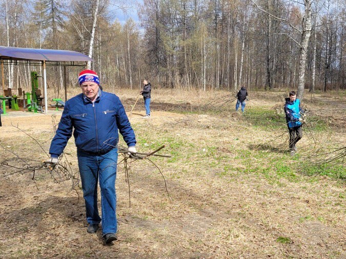 Территорию парка у Клуба юных моряков очистили от мусора фото 6