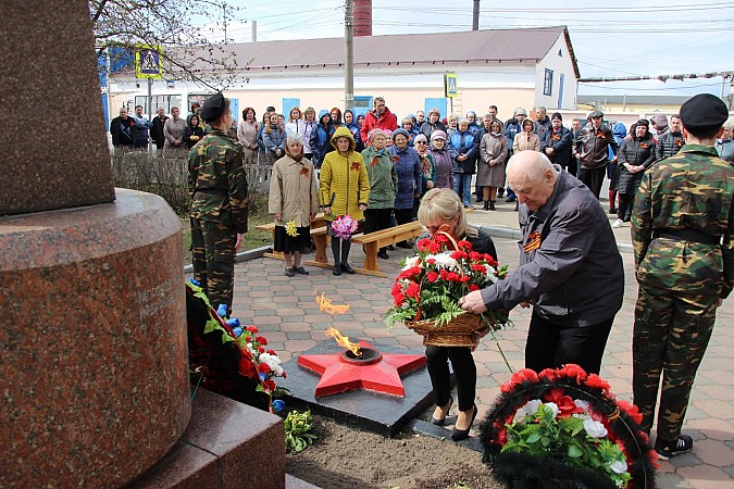 У завода «Поликор» прошёл митинг в честь 77-й годовщины Победы фото 9