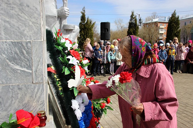 В микрорайоне «ДХЗ» состоялся митинг у памятного знака воинам Великой Отечественной войны фото 6