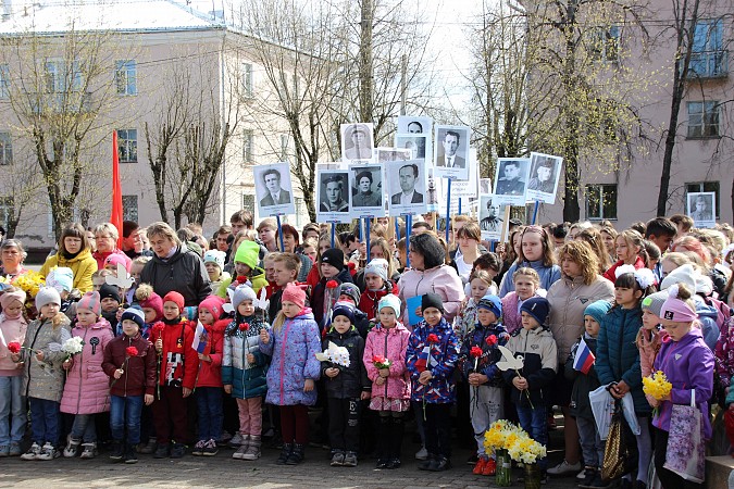 В микрорайоне «ДХЗ» состоялся митинг у памятного знака воинам Великой Отечественной войны фото 4