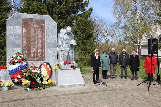 В микрорайоне «ДХЗ» состоялся митинг у памятного знака воинам Великой Отечественной войны фото 2
