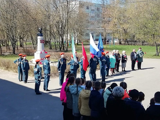 Жители «Автоагрегата» собрались на митинге в честь Дня Победы фото 7