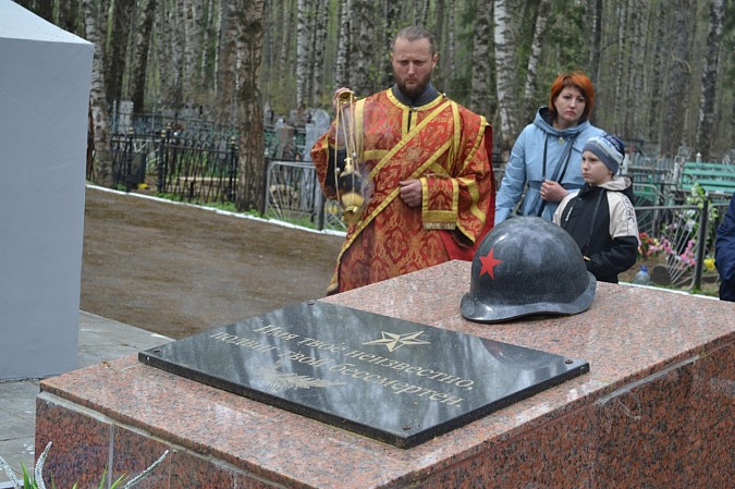 8 мая на мемориальном кладбище «Сокольники» отдали почести защитникам Отечества фото 4