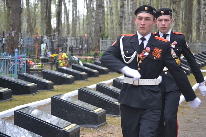 8 мая на мемориальном кладбище «Сокольники» отдали почести защитникам Отечества фото 3