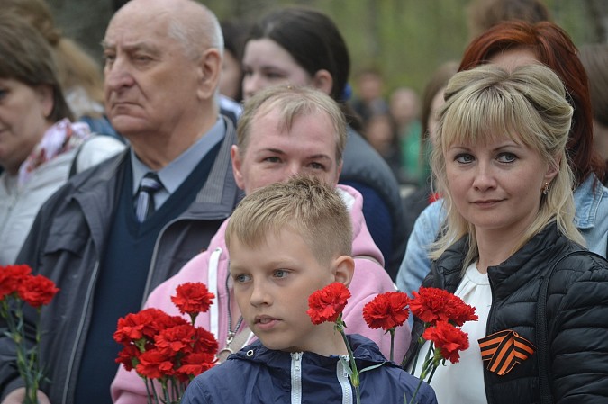 8 мая на мемориальном кладбище «Сокольники» отдали почести защитникам Отечества фото 13