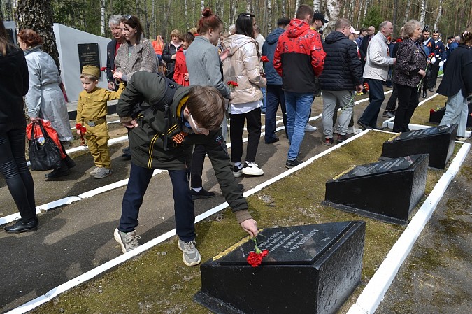 8 мая на мемориальном кладбище «Сокольники» отдали почести защитникам Отечества фото 6
