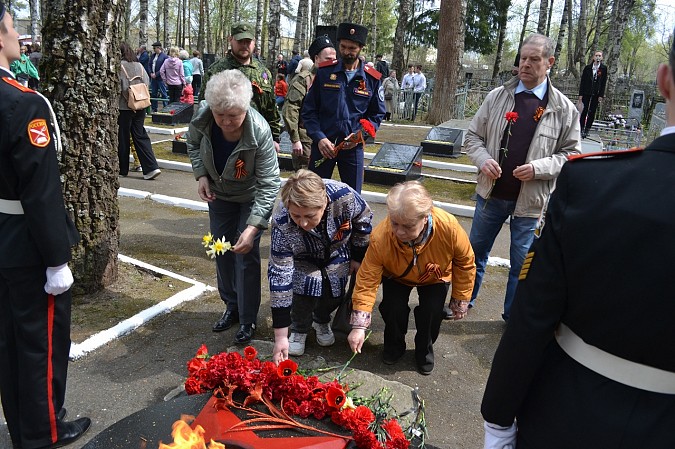 8 мая на мемориальном кладбище «Сокольники» отдали почести защитникам Отечества фото 8