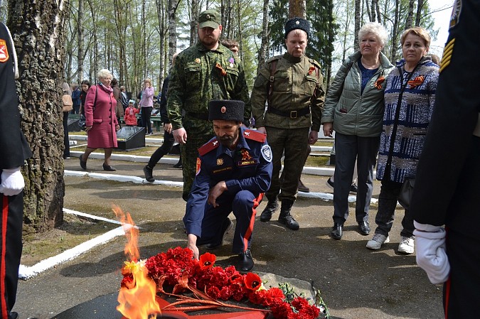 8 мая на мемориальном кладбище «Сокольники» отдали почести защитникам Отечества фото 25