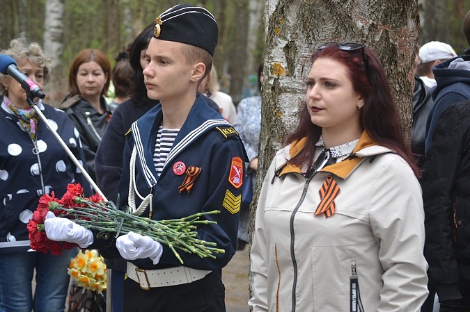 8 мая на мемориальном кладбище «Сокольники» отдали почести защитникам Отечества фото 27