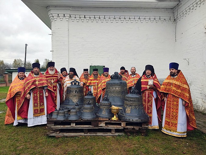 В Воздвиженье Заволжского района освятили и подняли звонницу из 11 колоколов завода Шуваловых фото 3