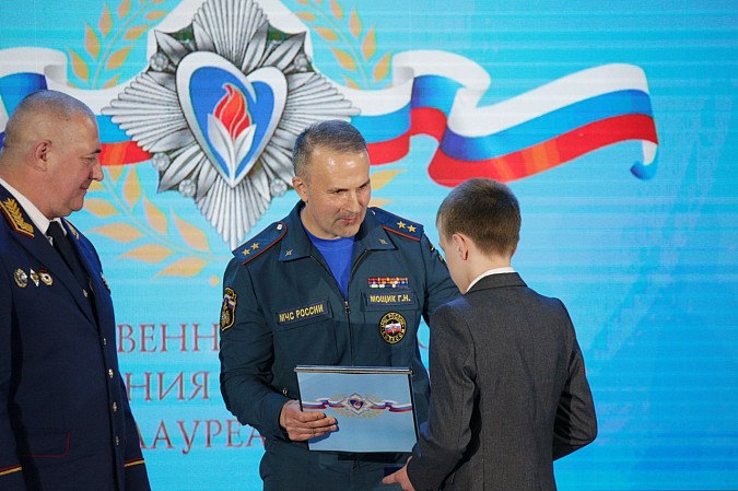 Кинешемский школьник Илья Ларичев награжден почётным знаком «Горячее сердце» фото 3