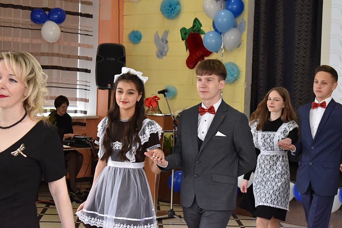 Для 275 выпускников Кинешмы прозвенел последний звонок фото 17