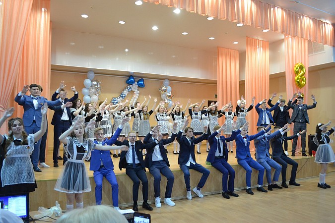 Для 275 выпускников Кинешмы прозвенел последний звонок фото 23