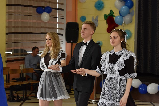 Для 275 выпускников Кинешмы прозвенел последний звонок фото 10