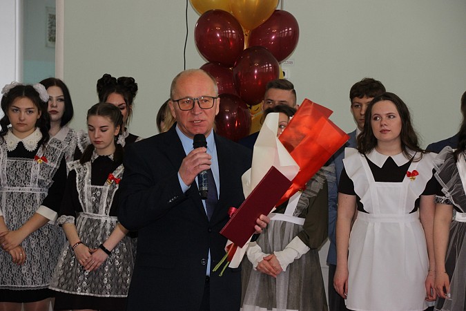 Для 275 выпускников Кинешмы прозвенел последний звонок фото 12