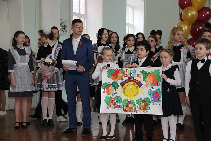 Для 275 выпускников Кинешмы прозвенел последний звонок фото 11