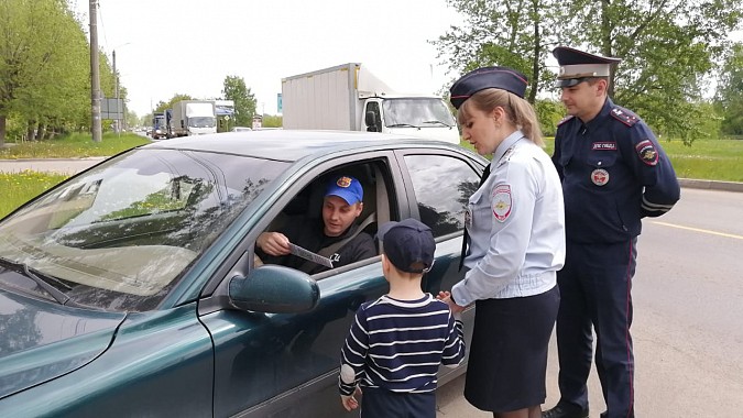 В День защиты детей сотрудники ГИБДД Кинешмы провели акцию с воспитанниками д/с №4 фото 2