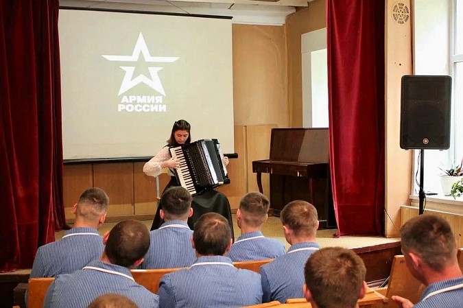 Ивановские ветераны ВДВ посетили в госпитале десантников, получивших ранения на Украине фото 2