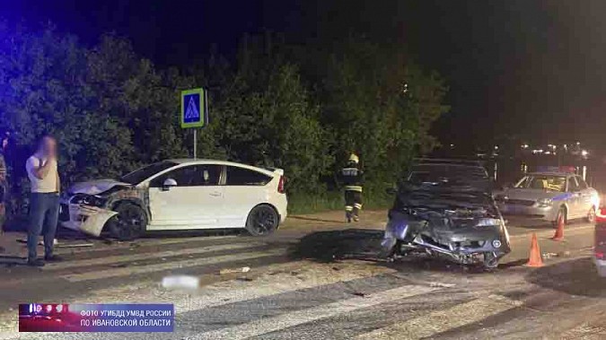 В Кинешме у Кузнецкого моста лоб в лоб столкнулись «Рено Логан» и «Ситроен С4» фото 2