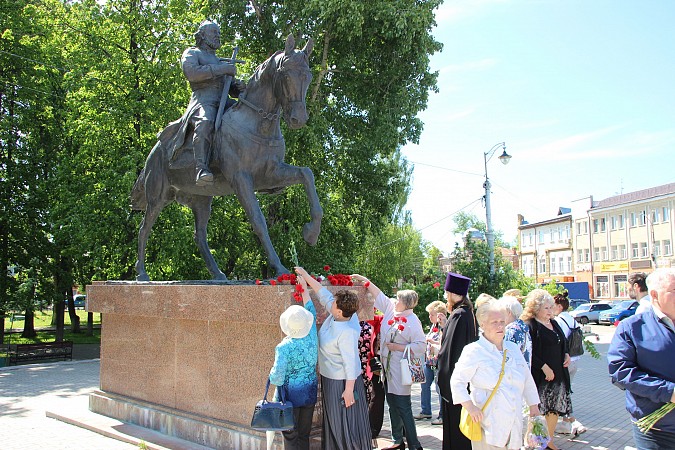 В Кинешме прошел крестный в ход в память о битвах ополчения с поляками фото 17
