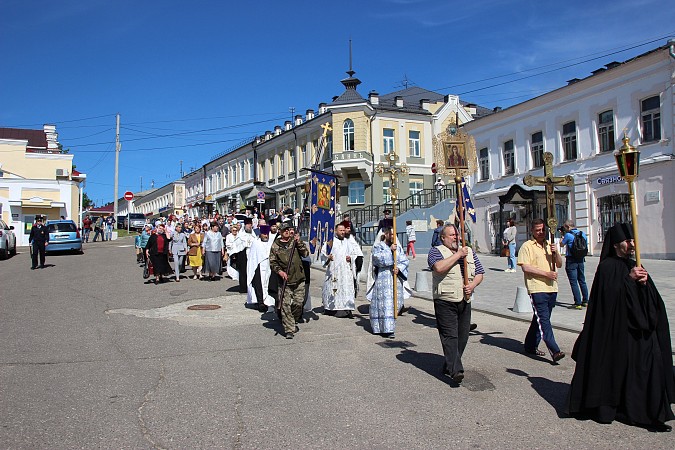 В Кинешме прошел крестный в ход в память о битвах ополчения с поляками фото 18