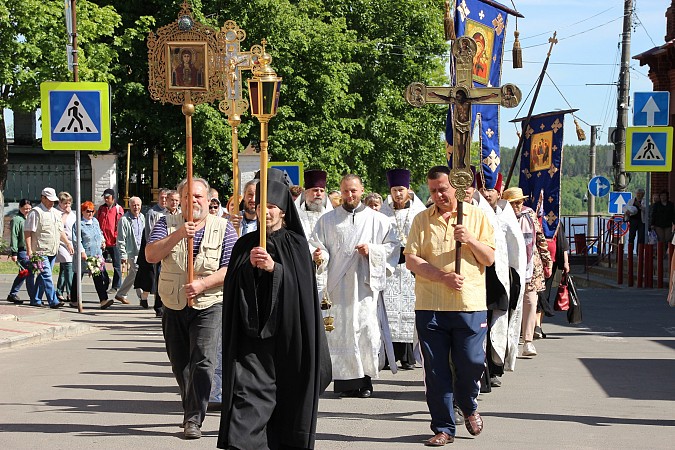 В Кинешме прошел крестный в ход в память о битвах ополчения с поляками фото 16