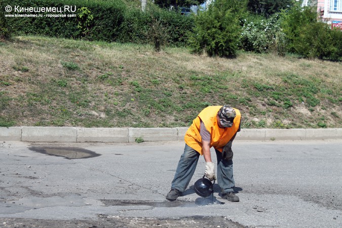 В Кинешме продолжается ямочный ремонт дорог фото 17