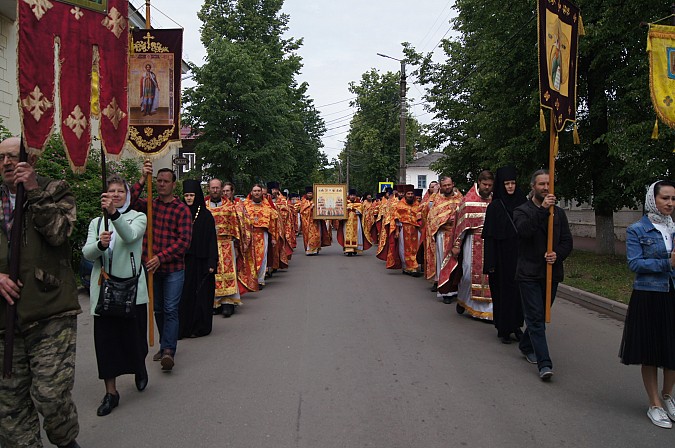 В праздник Собора Иваново-Вознесенских святых в Кинешме состоялся крестный ход фото 6