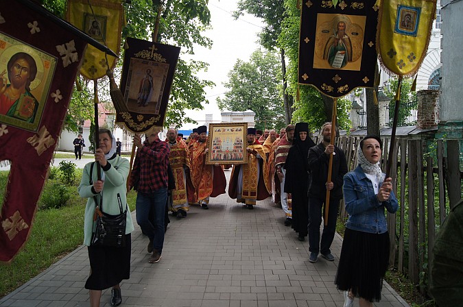В праздник Собора Иваново-Вознесенских святых в Кинешме состоялся крестный ход фото 12