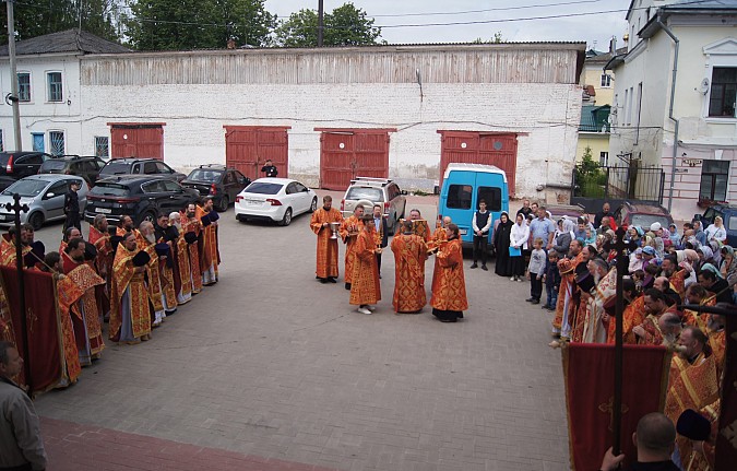 В праздник Собора Иваново-Вознесенских святых в Кинешме состоялся крестный ход фото 13