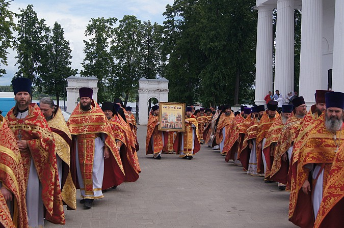 В праздник Собора Иваново-Вознесенских святых в Кинешме состоялся крестный ход фото 8
