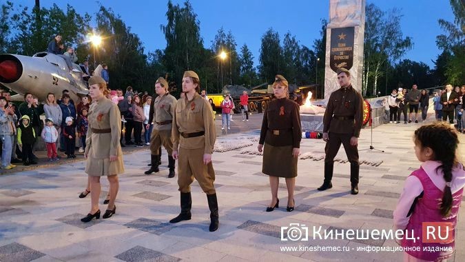 В Кинешме зажгли «свечи памяти» в честь павших в Великой Отечественной войне фото 4