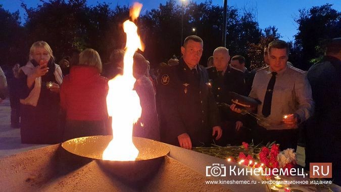 В Кинешме зажгли «свечи памяти» в честь павших в Великой Отечественной войне фото 6