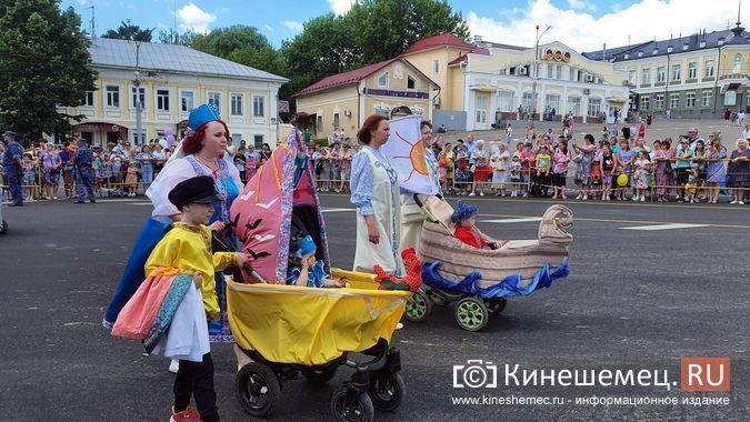 26 кинешемских садов приняли в День города участие в параде колясок фото 4