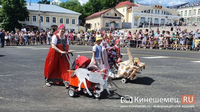 26 кинешемских садов приняли в День города участие в параде колясок фото 14