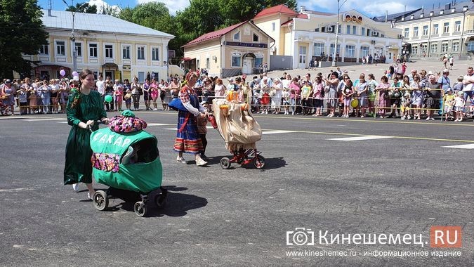 26 кинешемских садов приняли в День города участие в параде колясок фото 17
