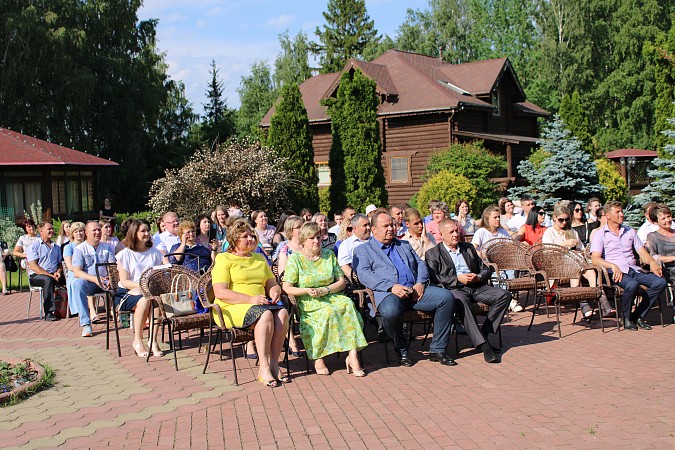 Глава Кинешемского района Владимир Рясин пригласил выпускников на бал фото 7