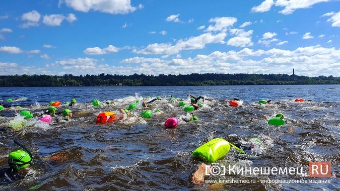 150 пловцов из России и Беларуси переплыли Волгу на этапе «Swimcup» в Кинешме фото 12