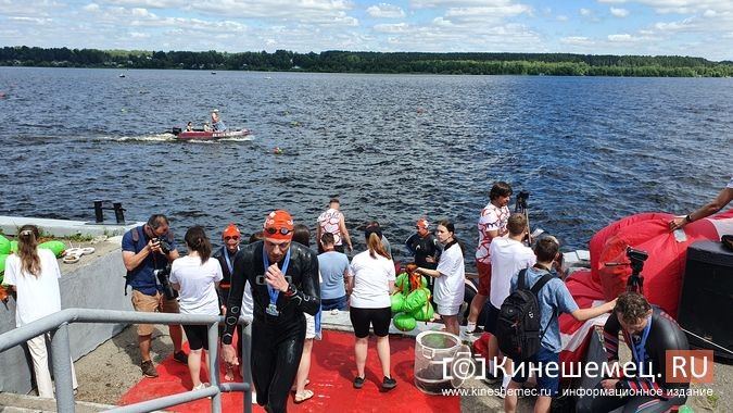 150 пловцов из России и Беларуси переплыли Волгу на этапе «Swimcup» в Кинешме фото 49