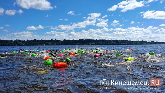 150 пловцов из России и Беларуси переплыли Волгу на этапе «Swimcup» в Кинешме фото 14