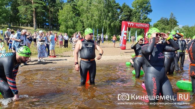 150 пловцов из России и Беларуси переплыли Волгу на этапе «Swimcup» в Кинешме фото 10