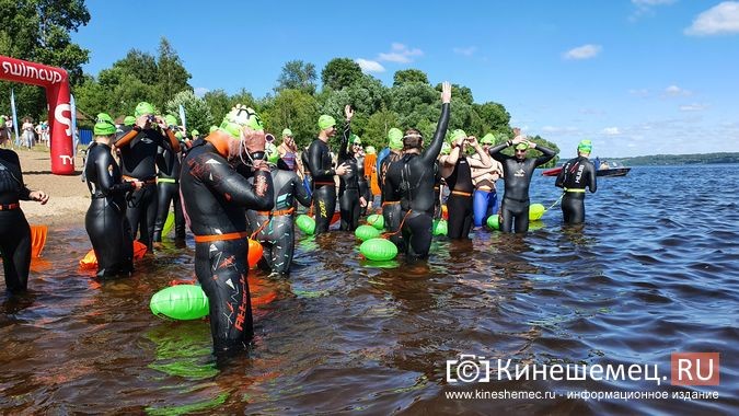 150 пловцов из России и Беларуси переплыли Волгу на этапе «Swimcup» в Кинешме фото 8