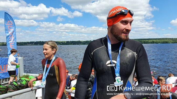 150 пловцов из России и Беларуси переплыли Волгу на этапе «Swimcup» в Кинешме фото 48
