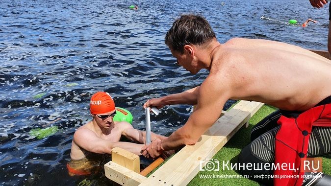 150 пловцов из России и Беларуси переплыли Волгу на этапе «Swimcup» в Кинешме фото 34