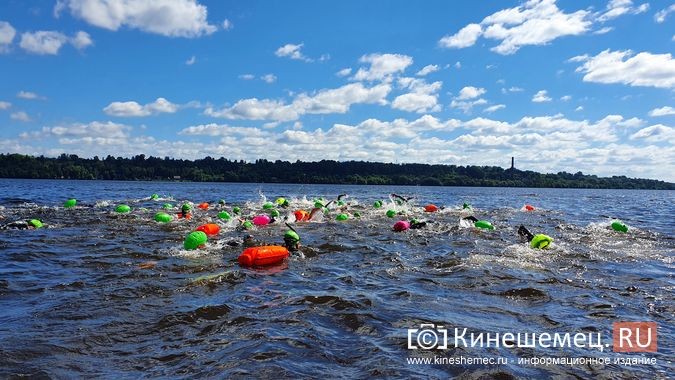 150 пловцов из России и Беларуси переплыли Волгу на этапе «Swimcup» в Кинешме фото 15