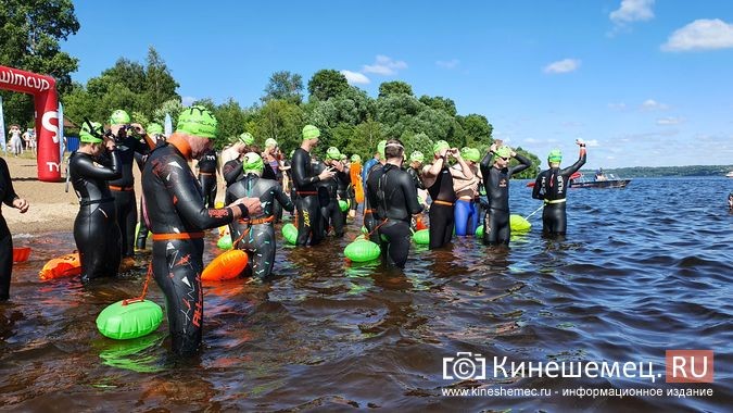 150 пловцов из России и Беларуси переплыли Волгу на этапе «Swimcup» в Кинешме фото 9