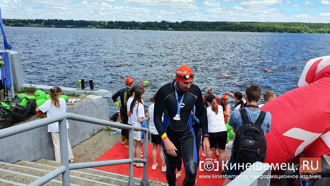 150 пловцов из России и Беларуси переплыли Волгу на этапе «Swimcup» в Кинешме фото 46